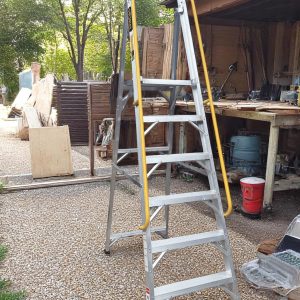 Escalera de Tijera con Plataforma en Aluminio Certificada 6 pasos