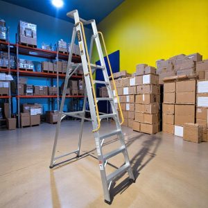 Escalera de Tijera con Plataforma en Aluminio Certificada 7 pasos