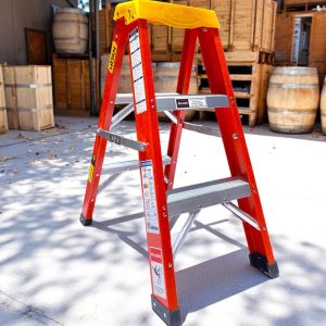 Escalera Tijera Fibra de Vidrio Certificada 3 pasos