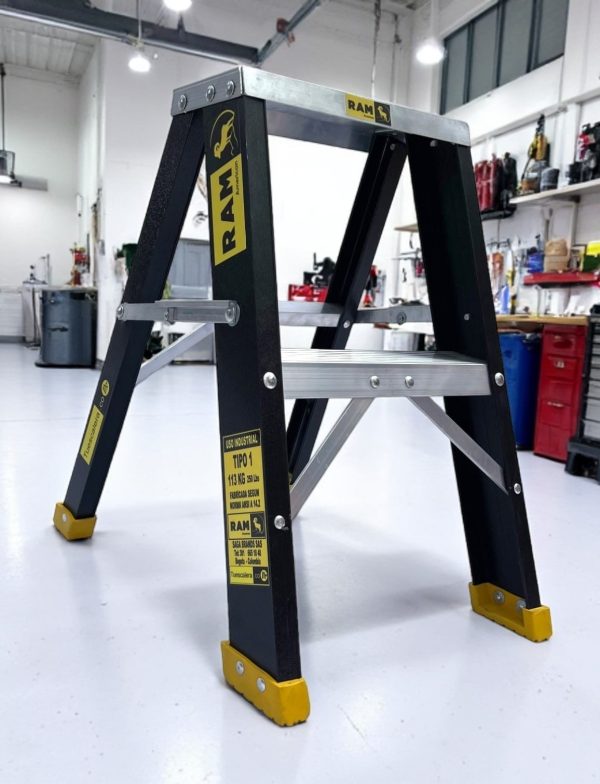Escalera RAM Tijera  Aluminio Negra 2 pasos